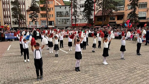 23 Nisan Ulusal Egemenlik ve Çocuk Bayramı İlçemizde Çoşkuyla Kutlandı